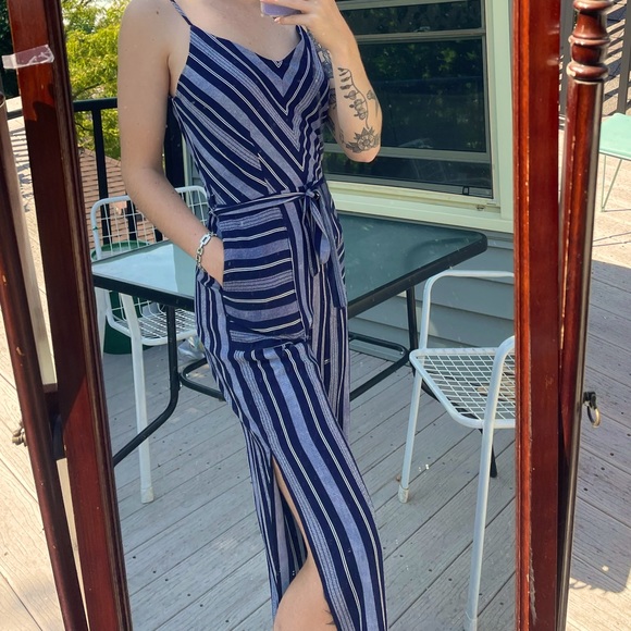Striped jump suit with leg slits and pockets - Picture 1 of 7